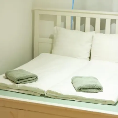 Diplomat Quarter 2 Bdr By Newave * Budapeste